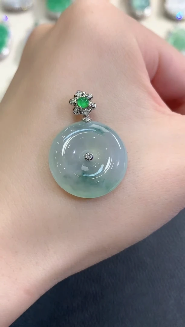 吊坠(不含链)18K金镶嵌翡翠秋日珠宝Q22