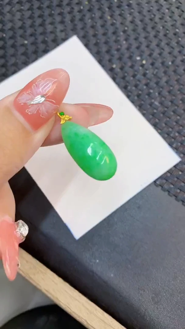 颈饰18K金镶嵌翡翠1