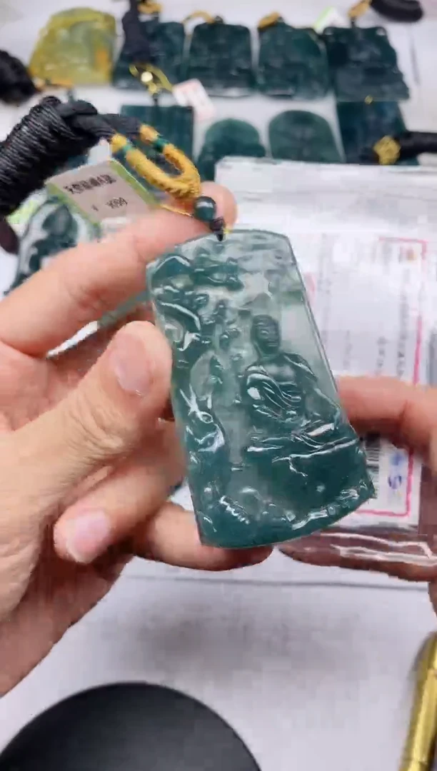 颈饰未镶嵌翡翠