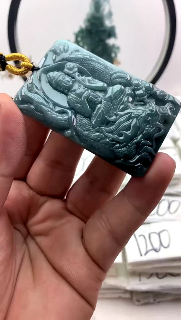 翡翠未镶嵌颈饰大势至