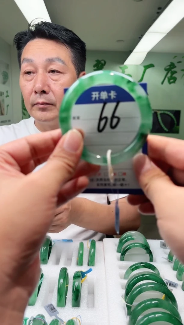 未镶嵌手镯石英质玉56