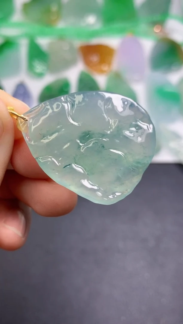 颈饰未镶嵌翡翠