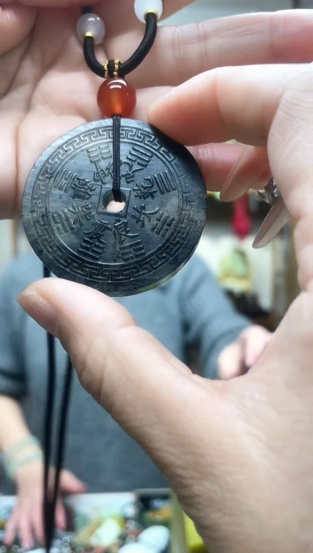 未镶嵌岫玉吊坠`