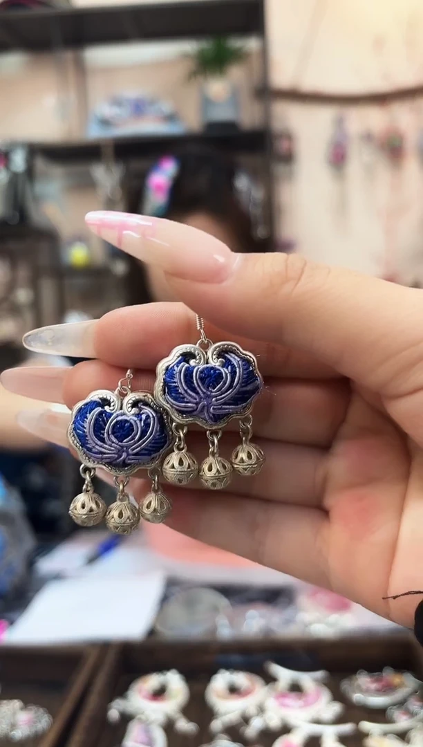 织绣民族风非遗老绣饰品590