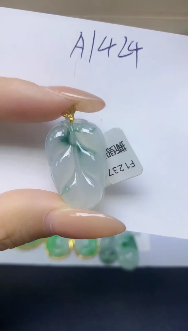 颈饰18K金镶嵌翡翠天然缅甸A货翡翠百元以上9元证书费自理