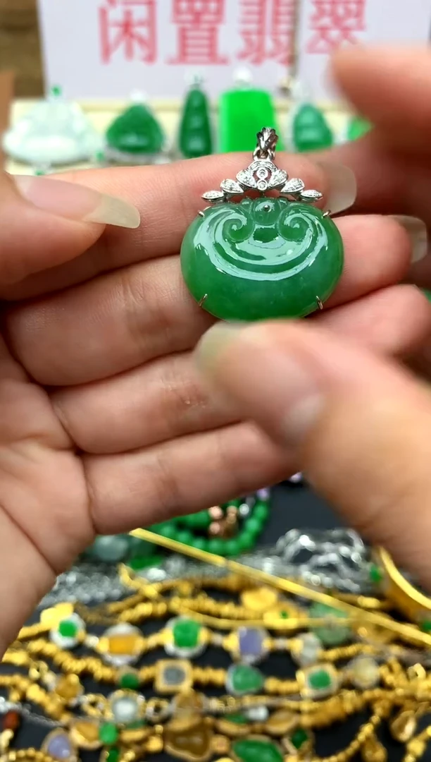 颈饰18K金镶嵌翡翠408 -中国好珍宝