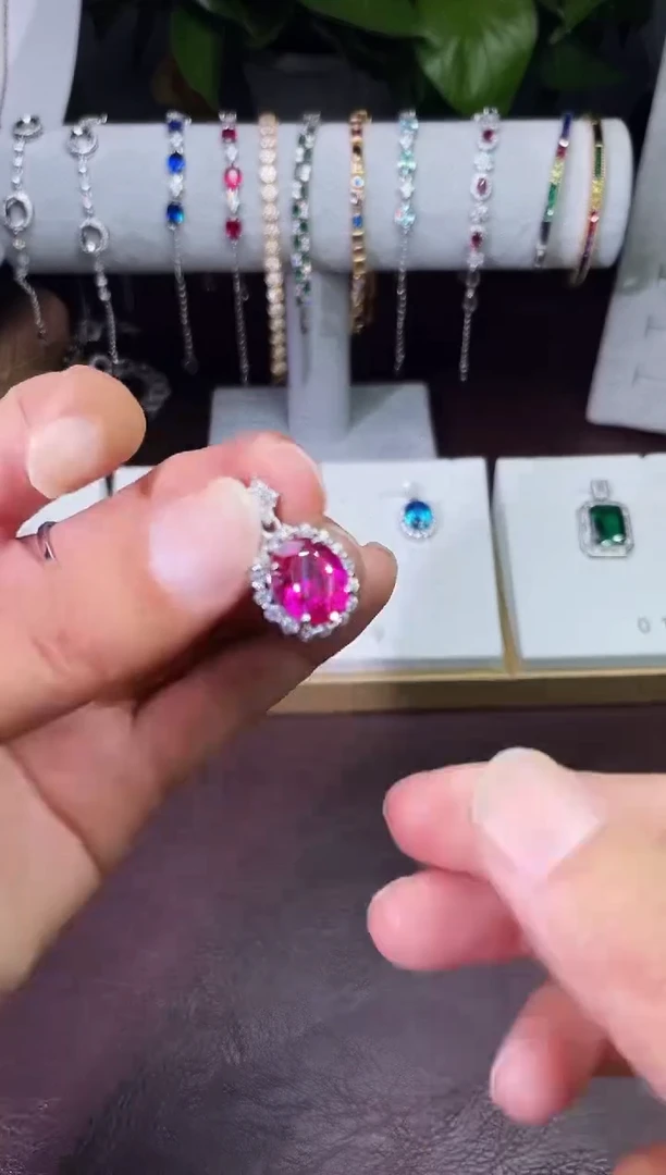 足铂镶嵌合成（培育）红宝石吊坠(赠链)热粉吊坠