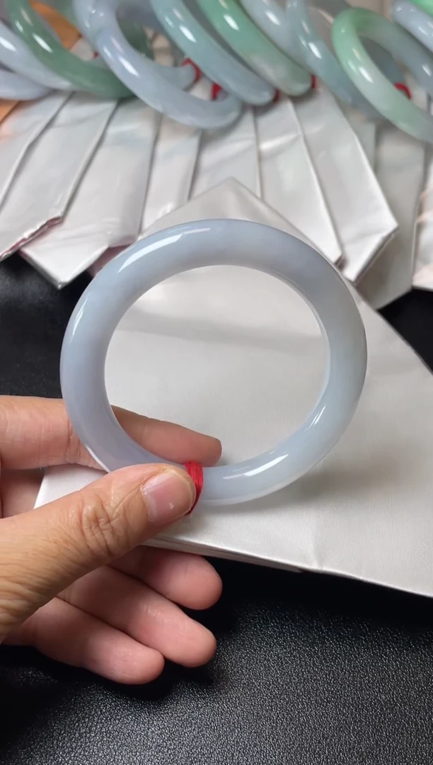 【闪购商品】翡翠手镯未镶嵌圆条56-57圈口