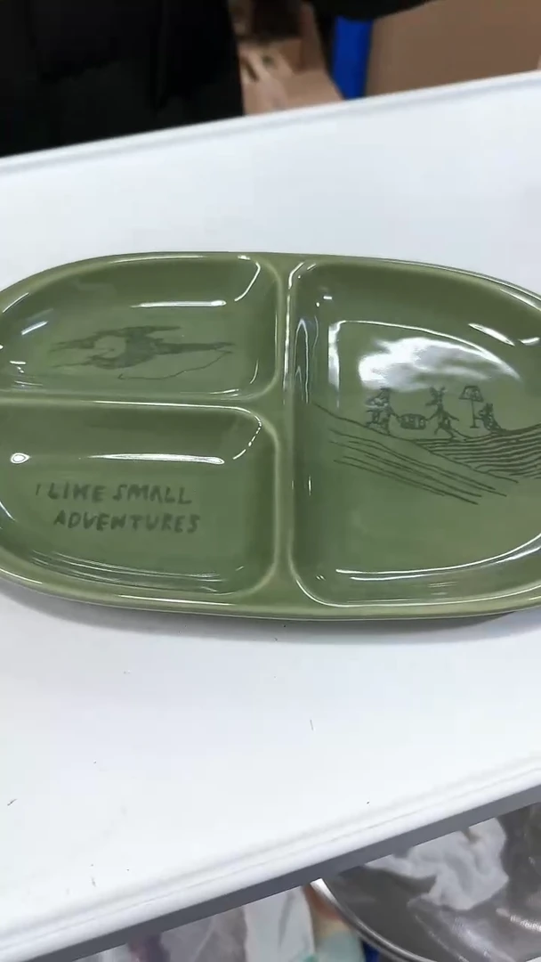 【闪购商品】瓷片80周年橄榄绿冒险分餐盘