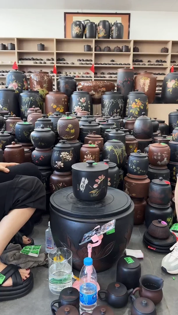 瑕疵茶叶罐彩填小五饼 154