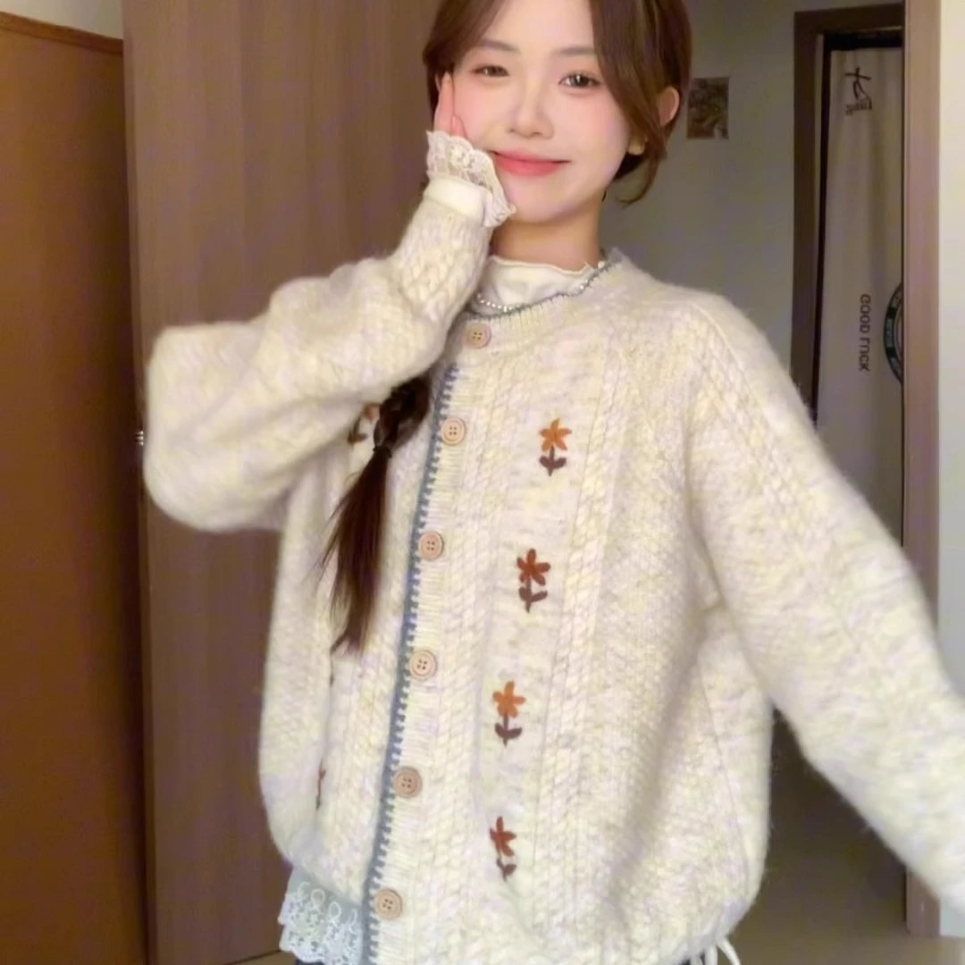 日系软糯高级感圆领花朵刺绣开衫毛衣外套女春秋款慵懒风穿搭上衣
