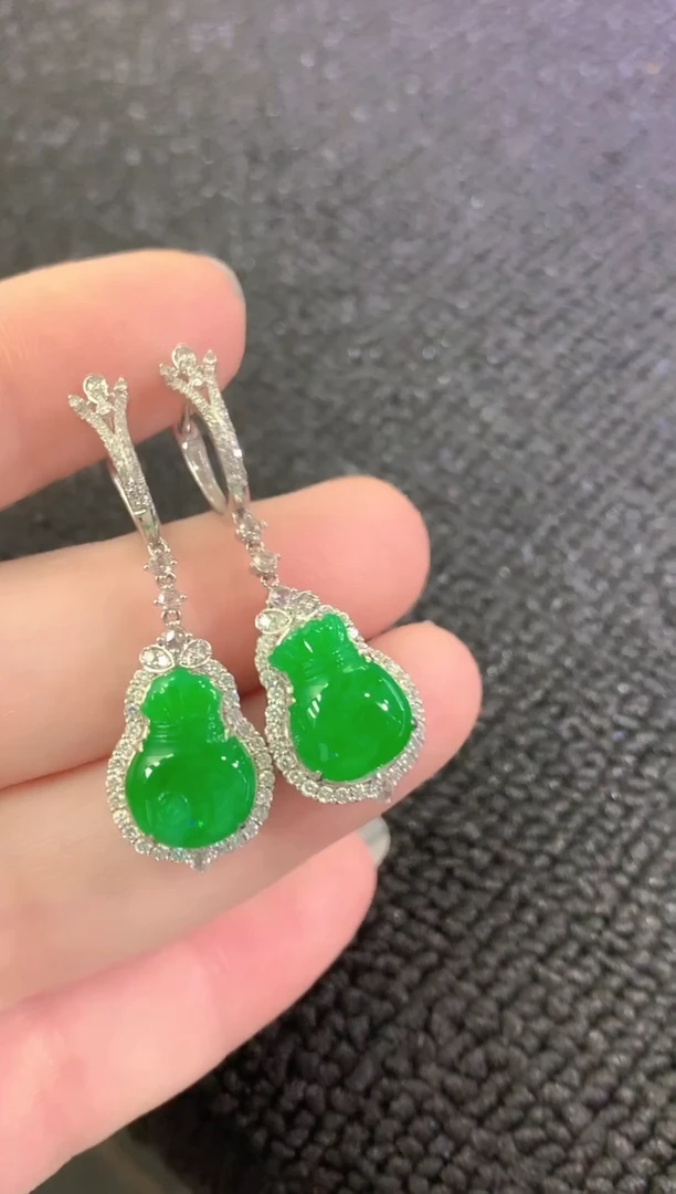 18K金镶嵌翡翠耳饰高冰满绿福袋耳坠