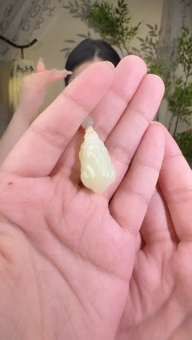 和田玉未镶嵌颈饰貔貅 p