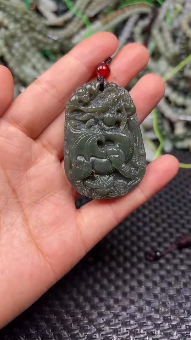 和田玉未镶嵌颈饰1