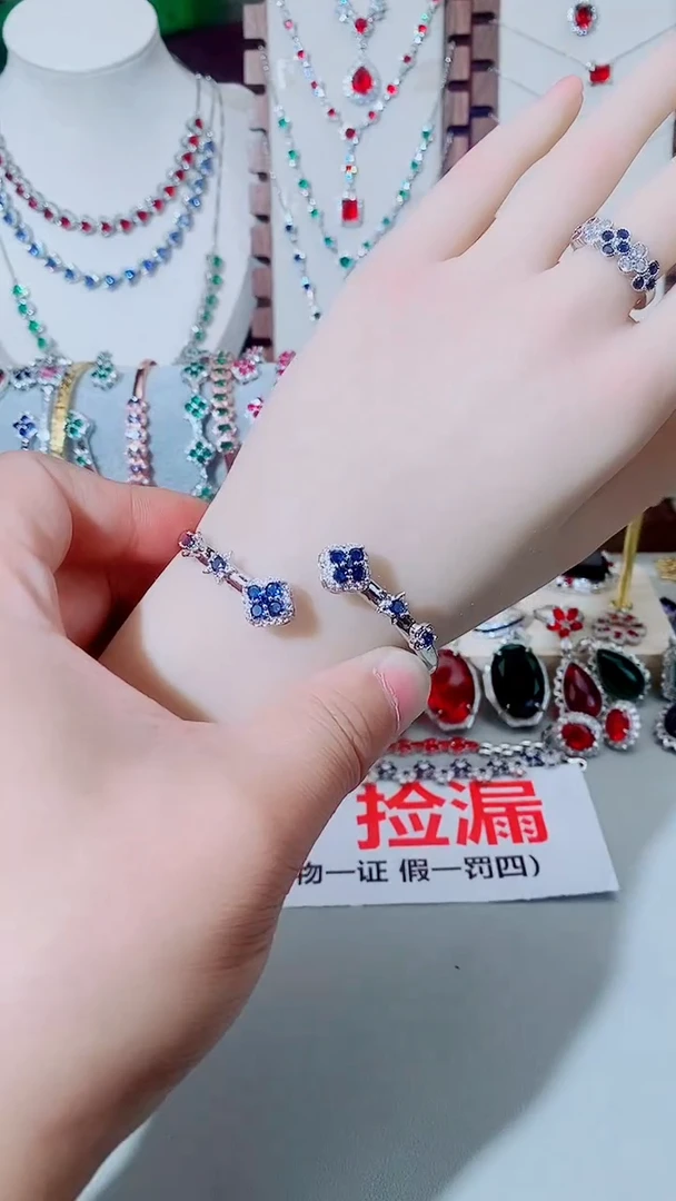 手镯蓝宝石未镶嵌蓝宝石四叶草手镯