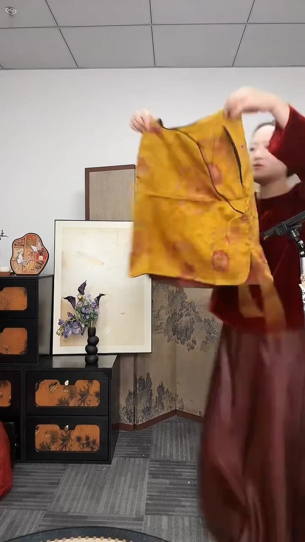 闪购100桑蚕丝黄色小毛衫