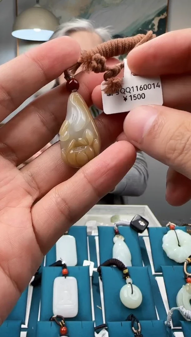 颈饰未镶嵌和田玉吊坠QQ