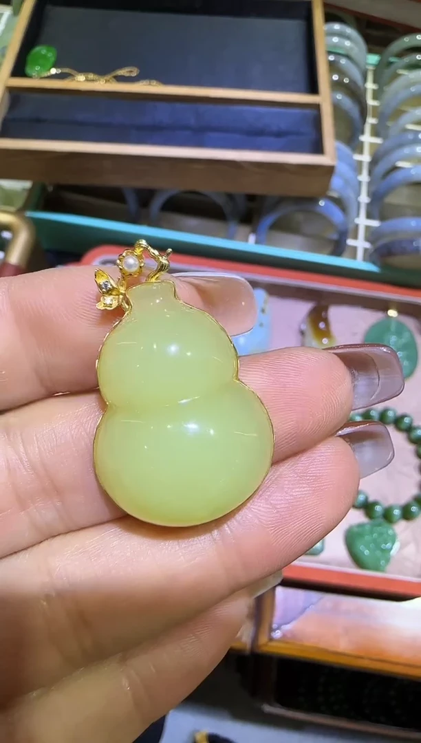 18K金镶嵌和田玉挂件【宏1223】85