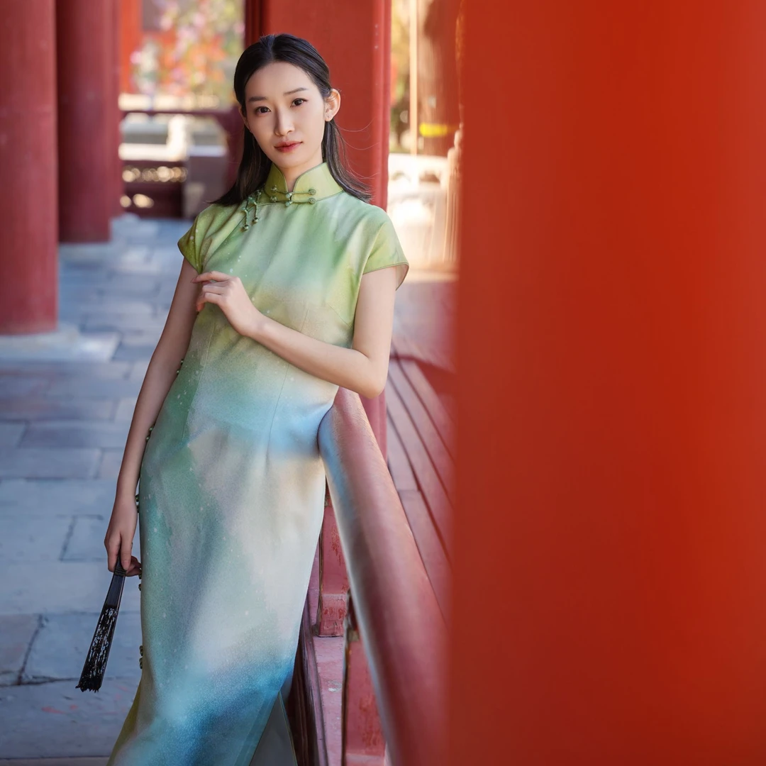 【梅子青】灵犀坊定制款幻彩筒子领低开叉传统旗袍