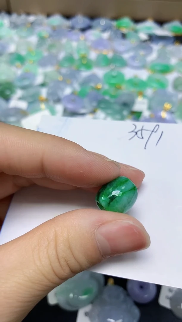 翡翠未镶嵌颈饰 天然缅甸翡翠A货