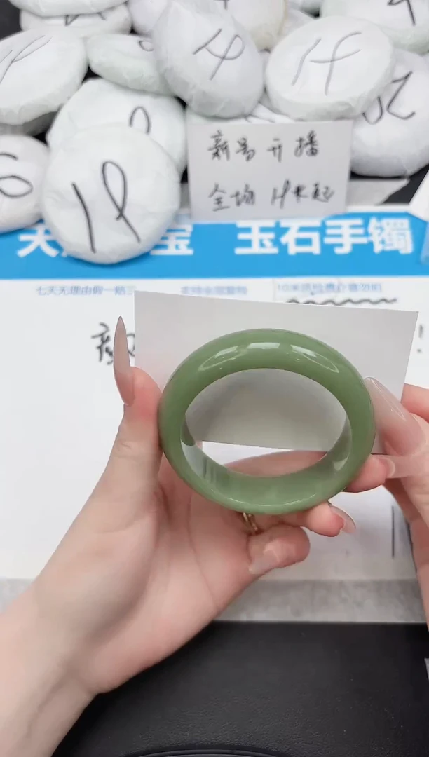 未镶嵌手镯石英质玉160-52