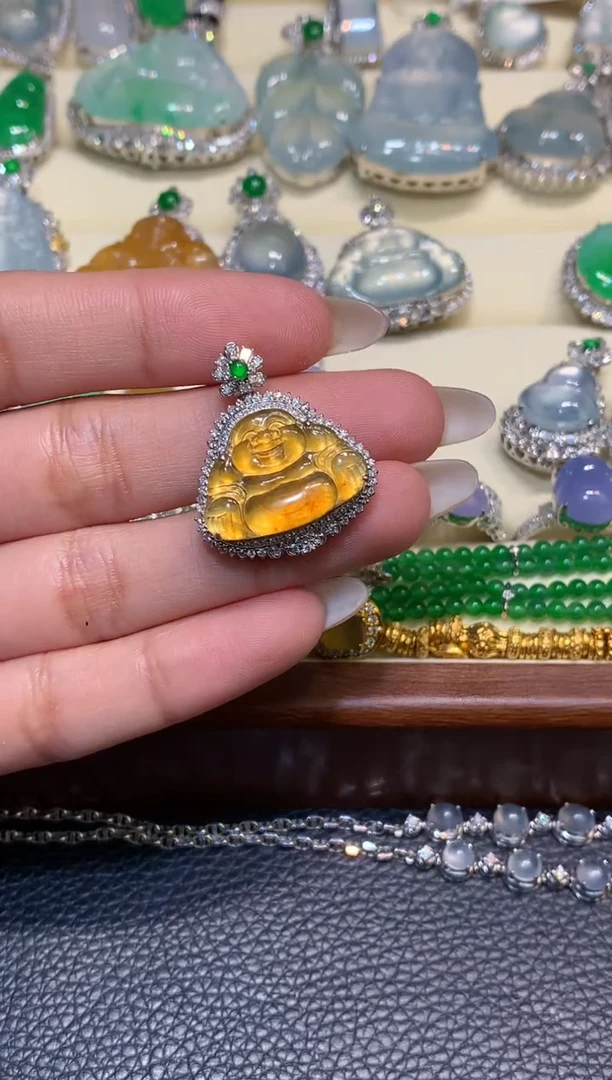 颈饰18K金镶嵌翡翠1