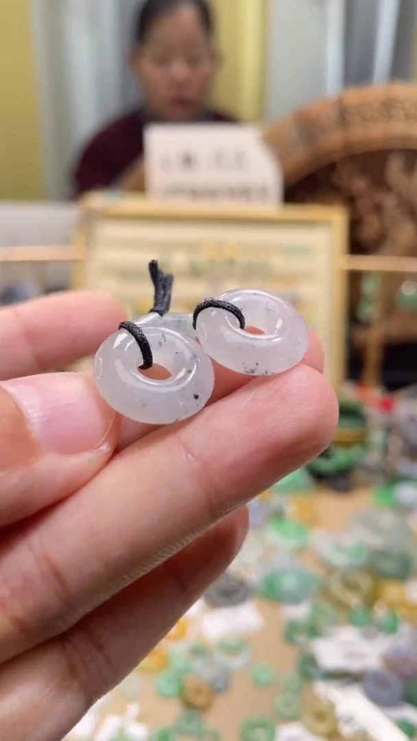 颈饰未镶嵌翡翠?****?甜甜圈一对