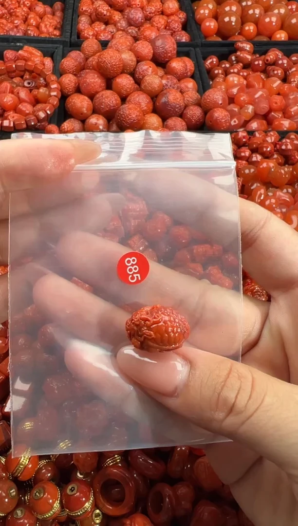 南红玛瑙未镶嵌颈饰1