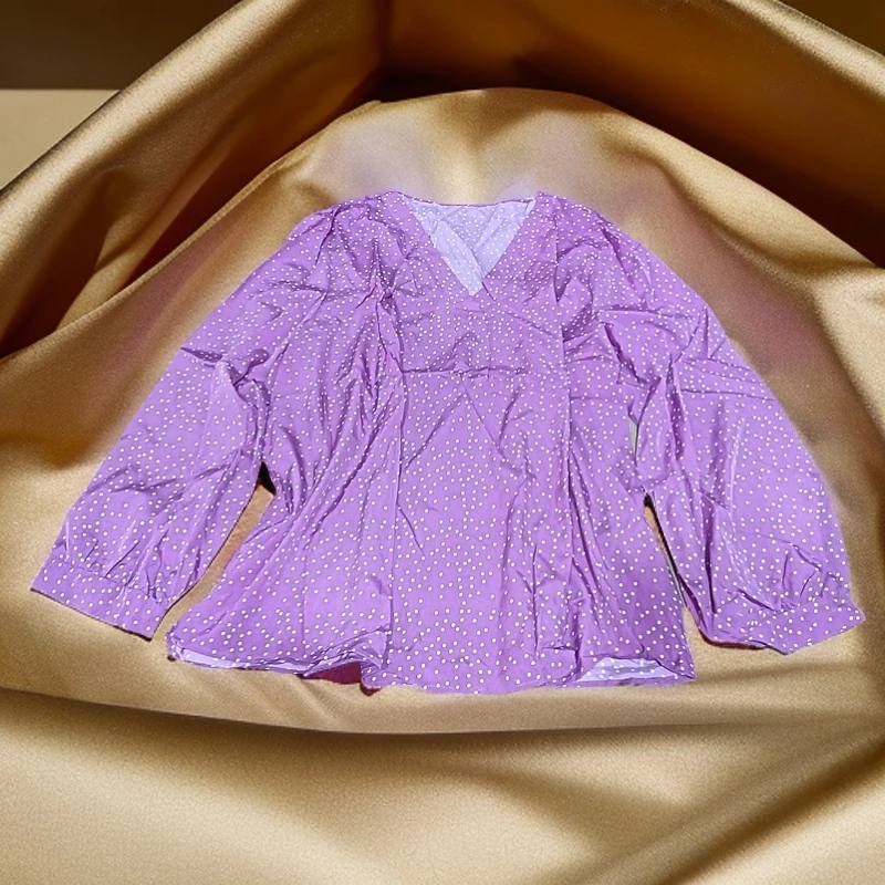60浅紫点点V领小衫