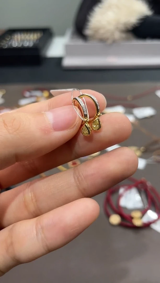 【闪购商品】钻石耳饰18K金镶嵌TA0211-1620-501