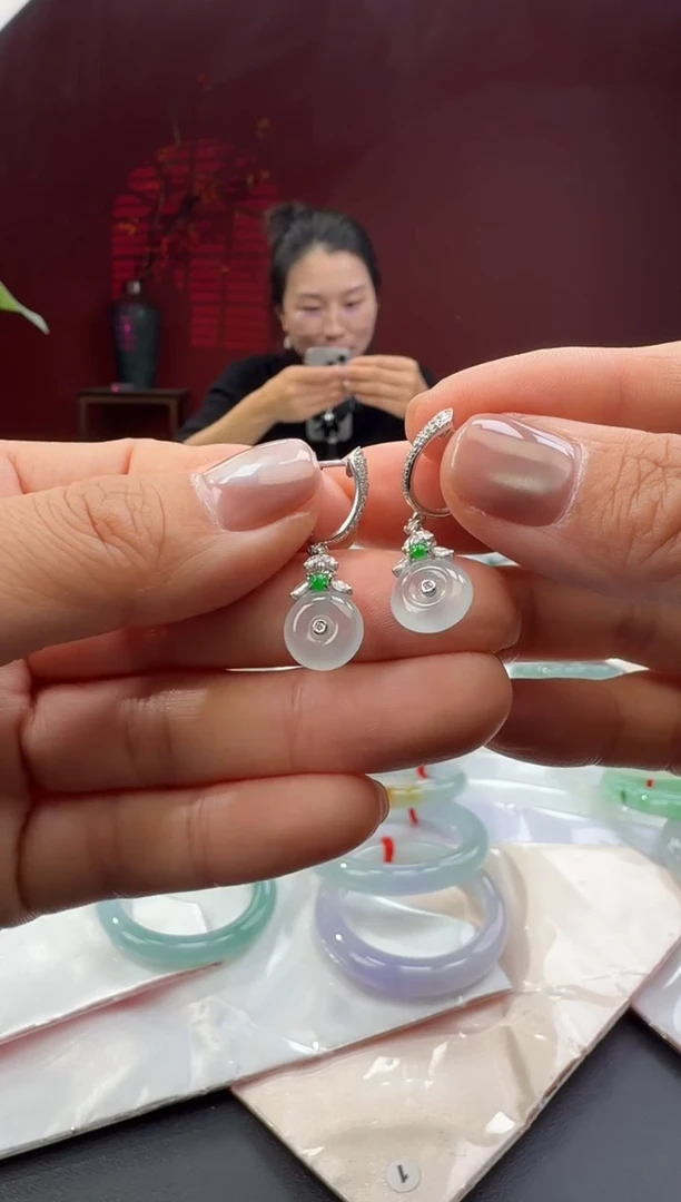 18K金镶嵌翡翠耳饰耳饰