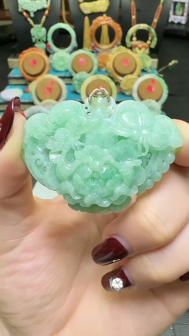 【闪购商品】翡翠颈饰未镶嵌天然翡翠蝴蝶