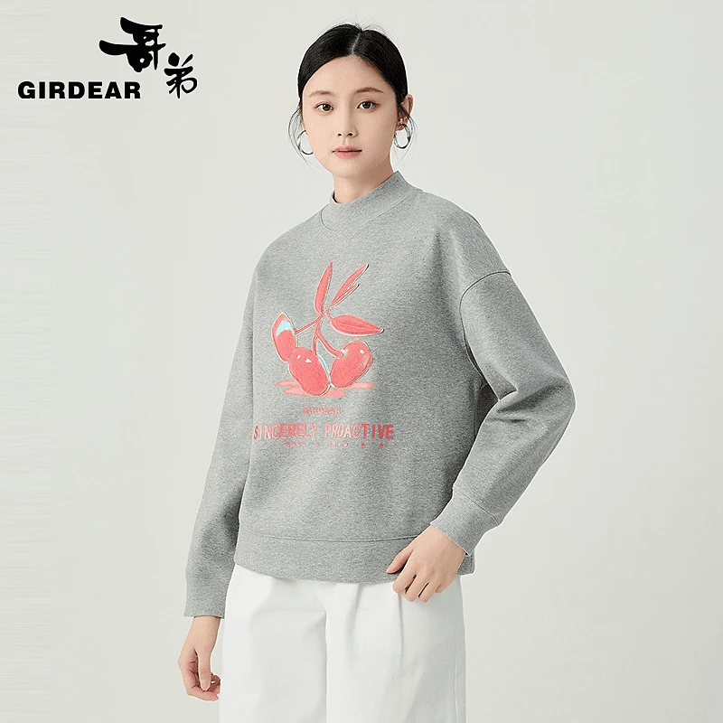GIRDEAR/哥弟新款百搭宽松廓形半高领磨毛印花套头卫衣女-1301080