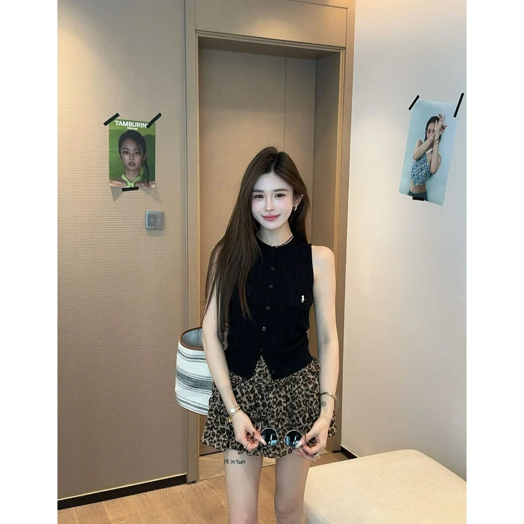 2025新款美貌野心家泡菜订制黑色扣子冰丝背心+豹纹雪纺半裙套装