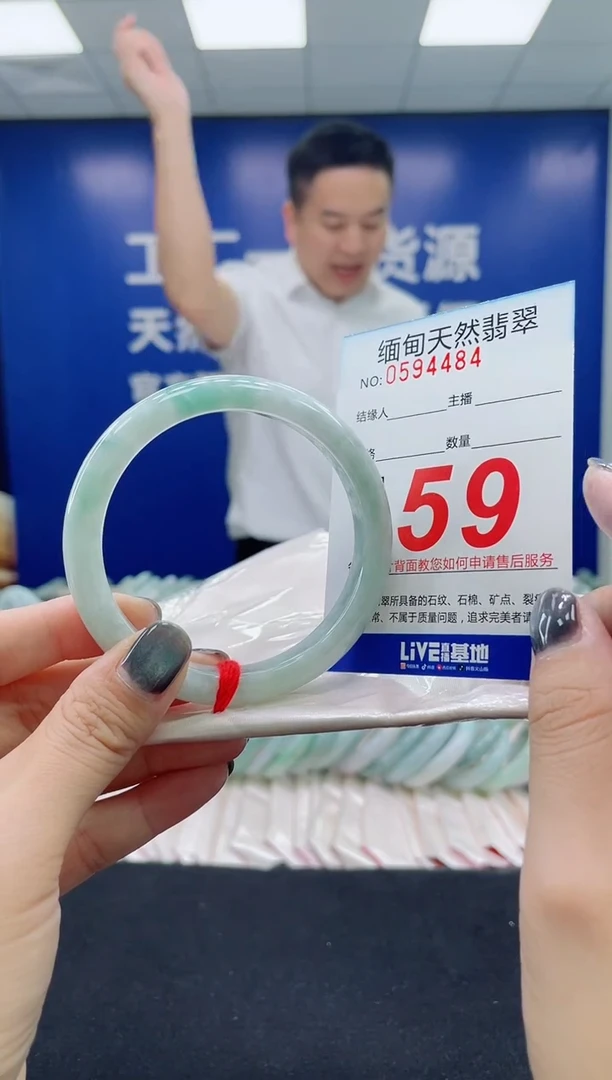 未镶嵌手镯翡翠天然翡翠手镯