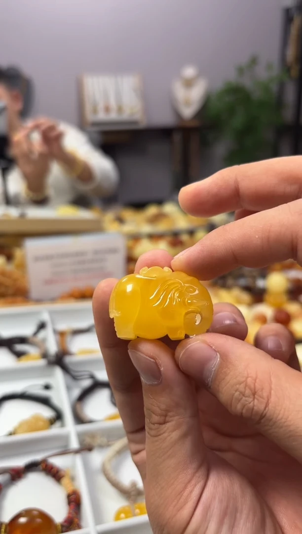 【闪购商品】蜜蜡裸石未镶嵌象