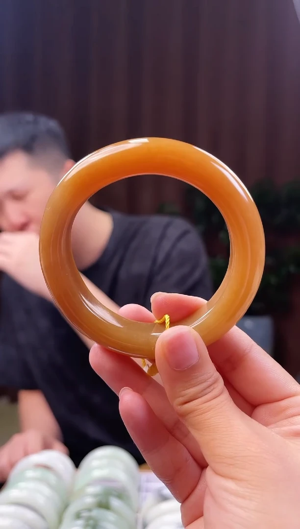 和田玉手镯未镶嵌56圈口仅一只