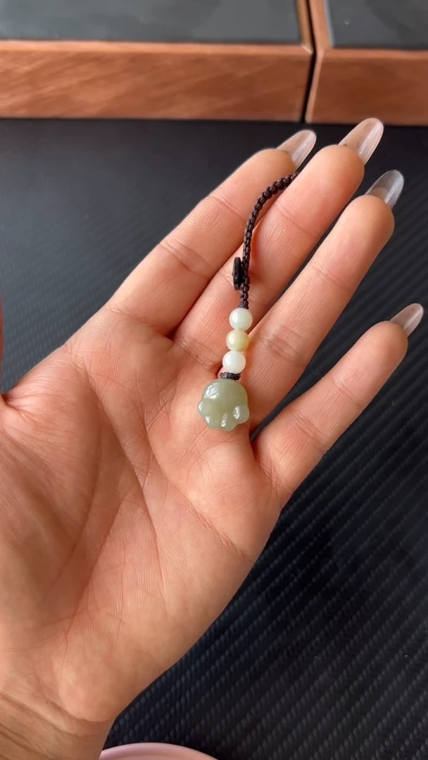 【闪购商品】和田玉吊坠(赠链)未镶嵌且末微色差近矿