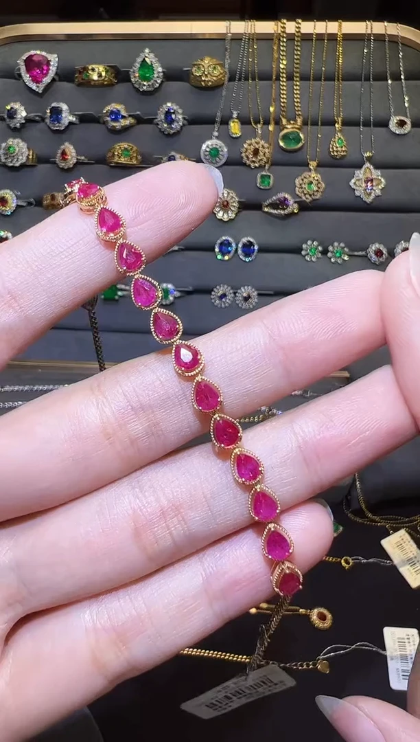 18K金镶嵌手链红宝石4.1ct