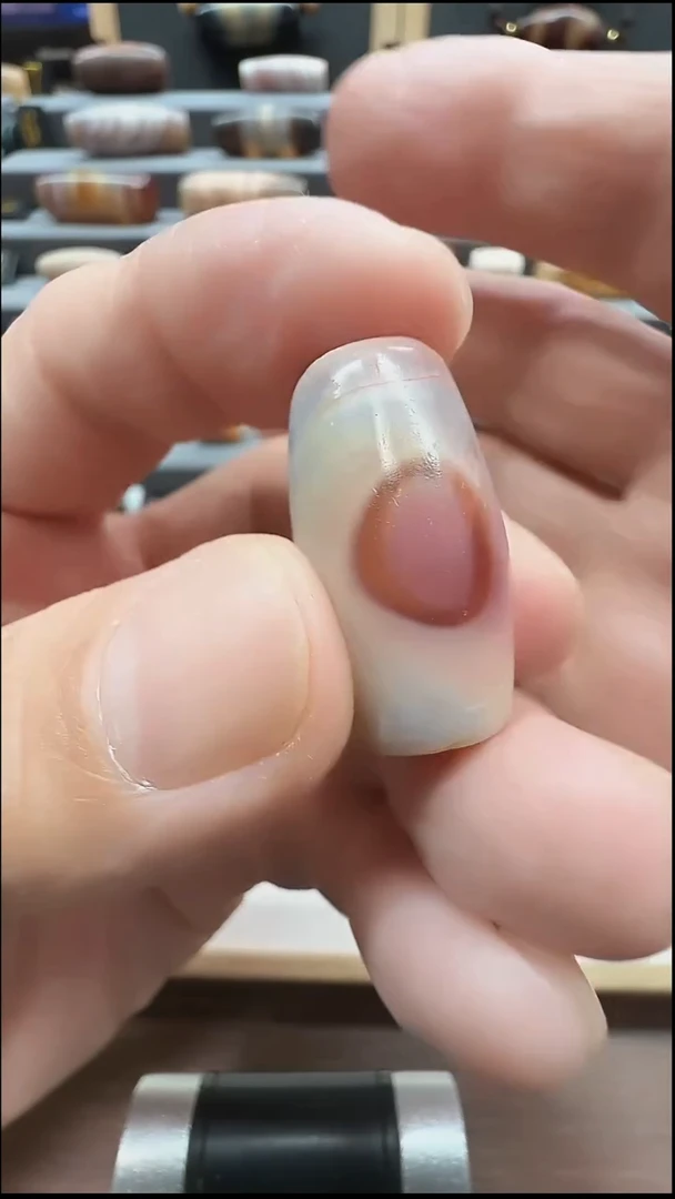 未镶嵌颈饰玛瑙/玉髓玛瑙有皮裂 29*15