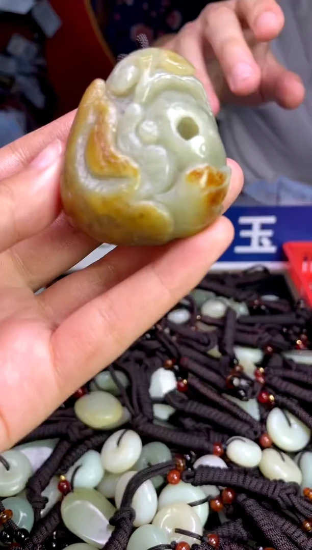 未镶嵌和田玉挂件1