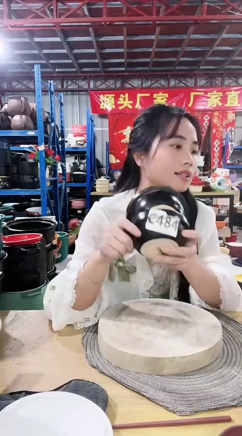 484明显瑕疵黑色明火碗2个