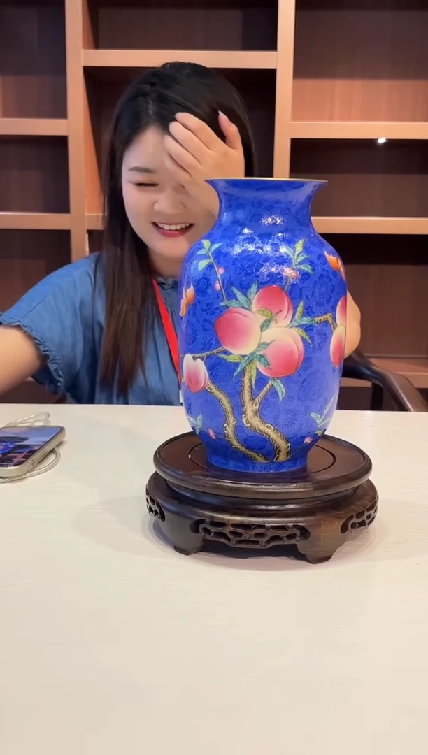 摆件景德镇粉彩扒花小花瓶874