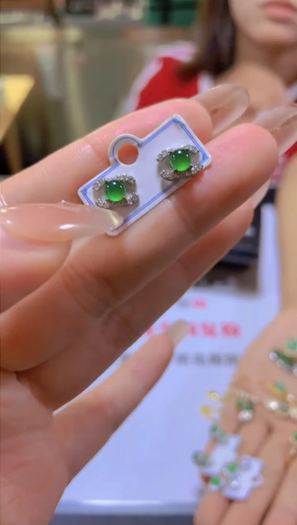 未镶嵌翡翠耳饰多样性发一