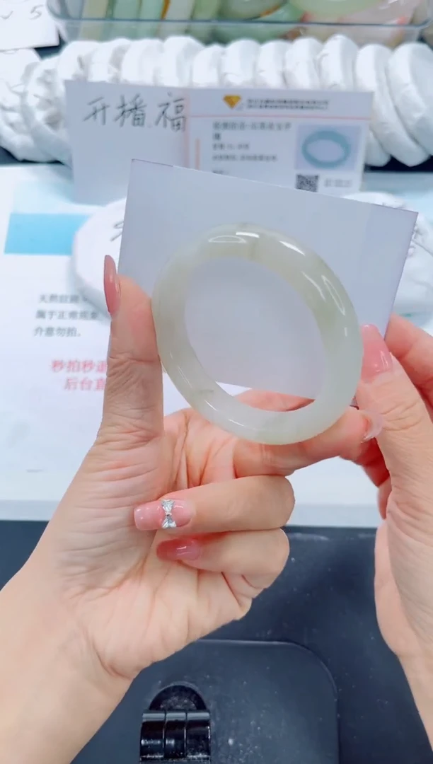 未镶嵌手镯石英质玉10-52