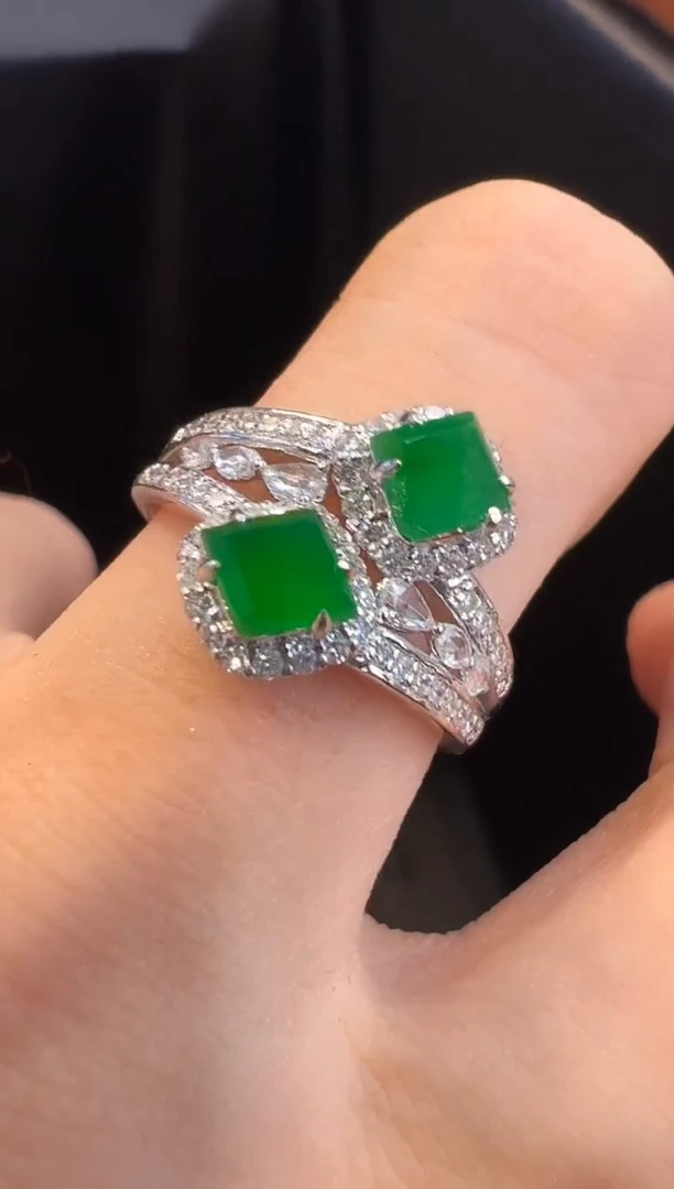18K金镶嵌戒指翡翠戒指