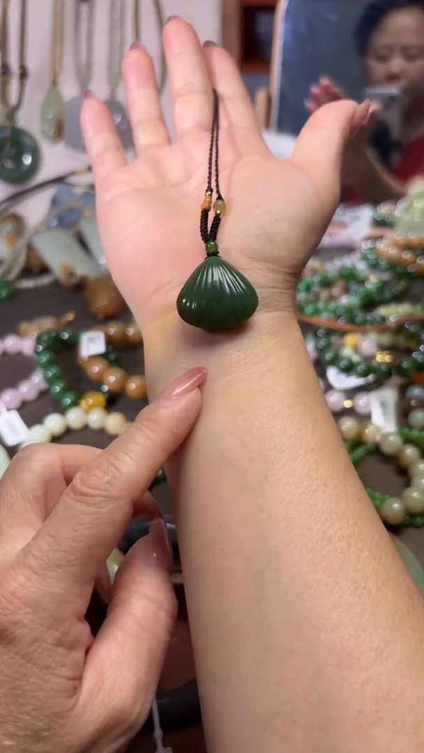 颈饰未镶嵌和田玉（碧玉）1