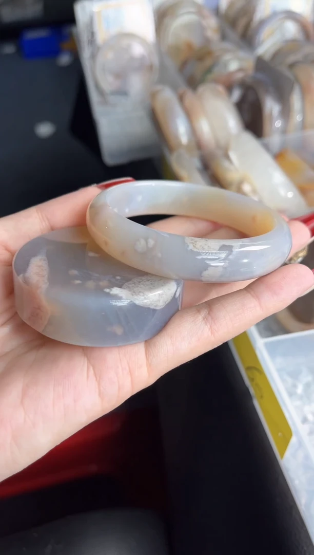 手镯玛瑙/玉髓未镶嵌56