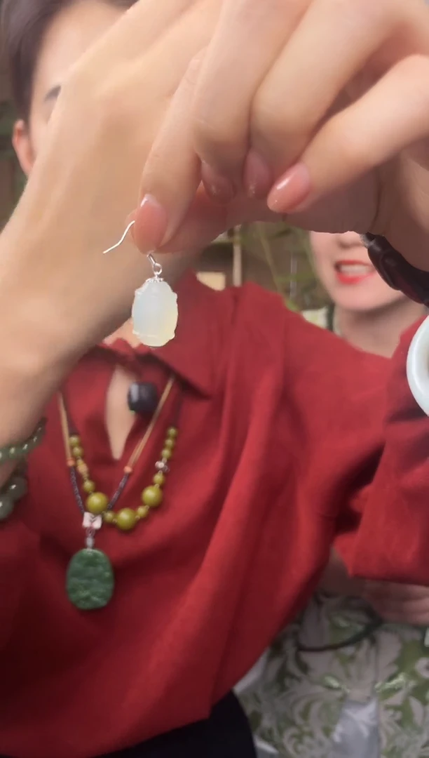 未镶嵌蛇纹石玉耳钉1