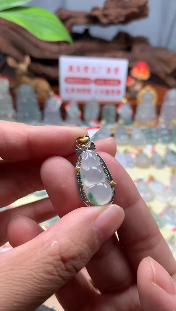 【闪购商品】翡翠颈饰18K金镶嵌豆子